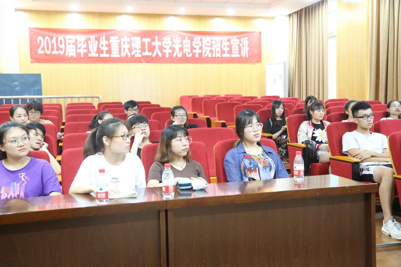 民办学校招生宣讲：避开误区，直击家长核心关切
 
民办学校招生宣讲，核心是用专业
