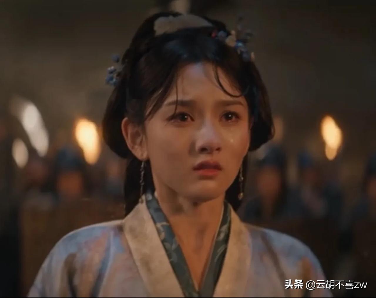 《折腰》第四集，经历生死的小乔委屈的扇了魏侯一巴掌，然后惊恐的小样。
看到这一段