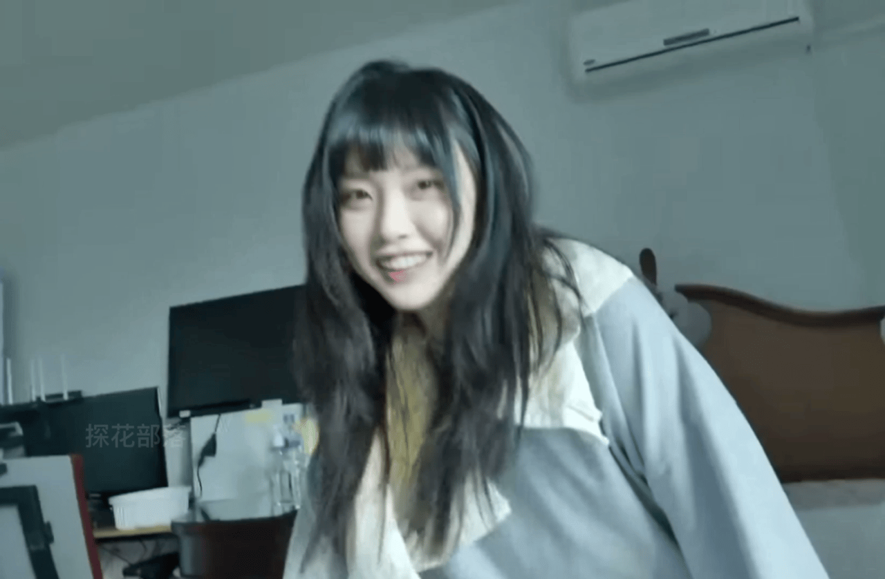 女生反差天花板！ ​​​