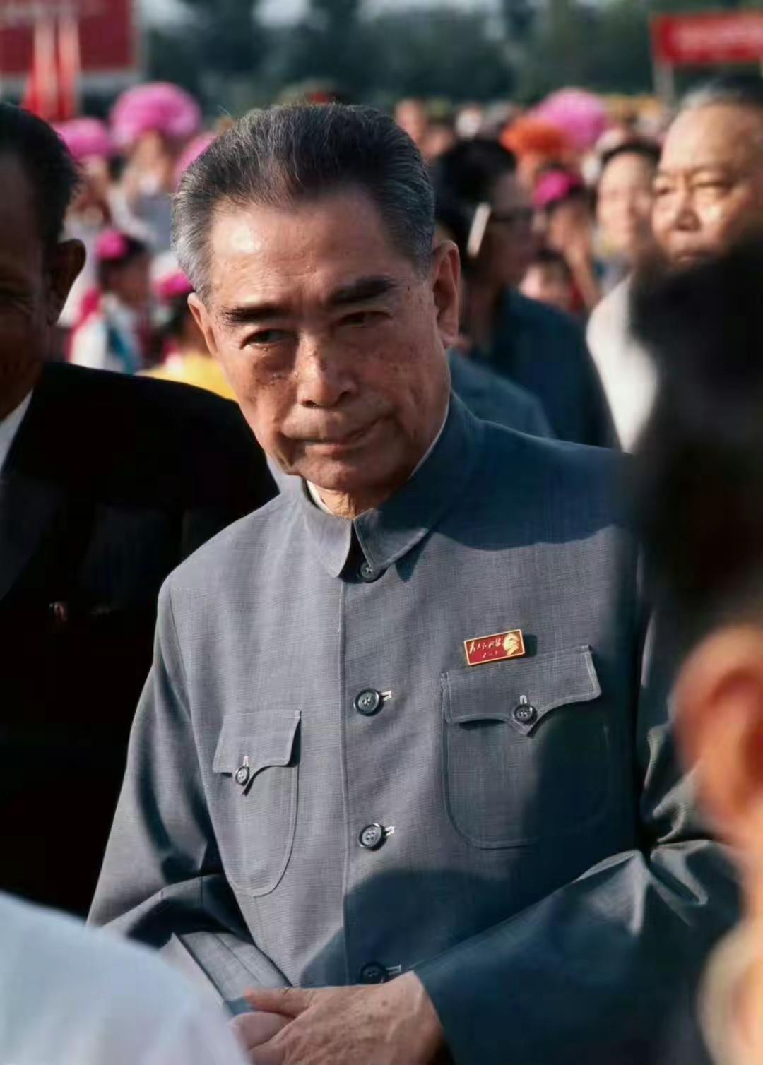 总理办公室的灯光：照亮中国的