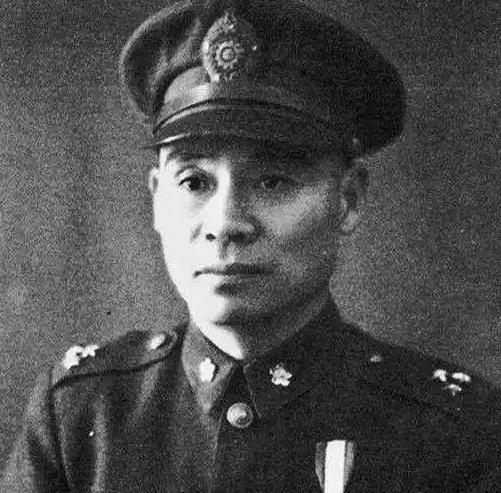 如何评价黄百韬？这么说吧，唯一能和粟裕打的难解难分的，整个国民党也就他了。从杂牌