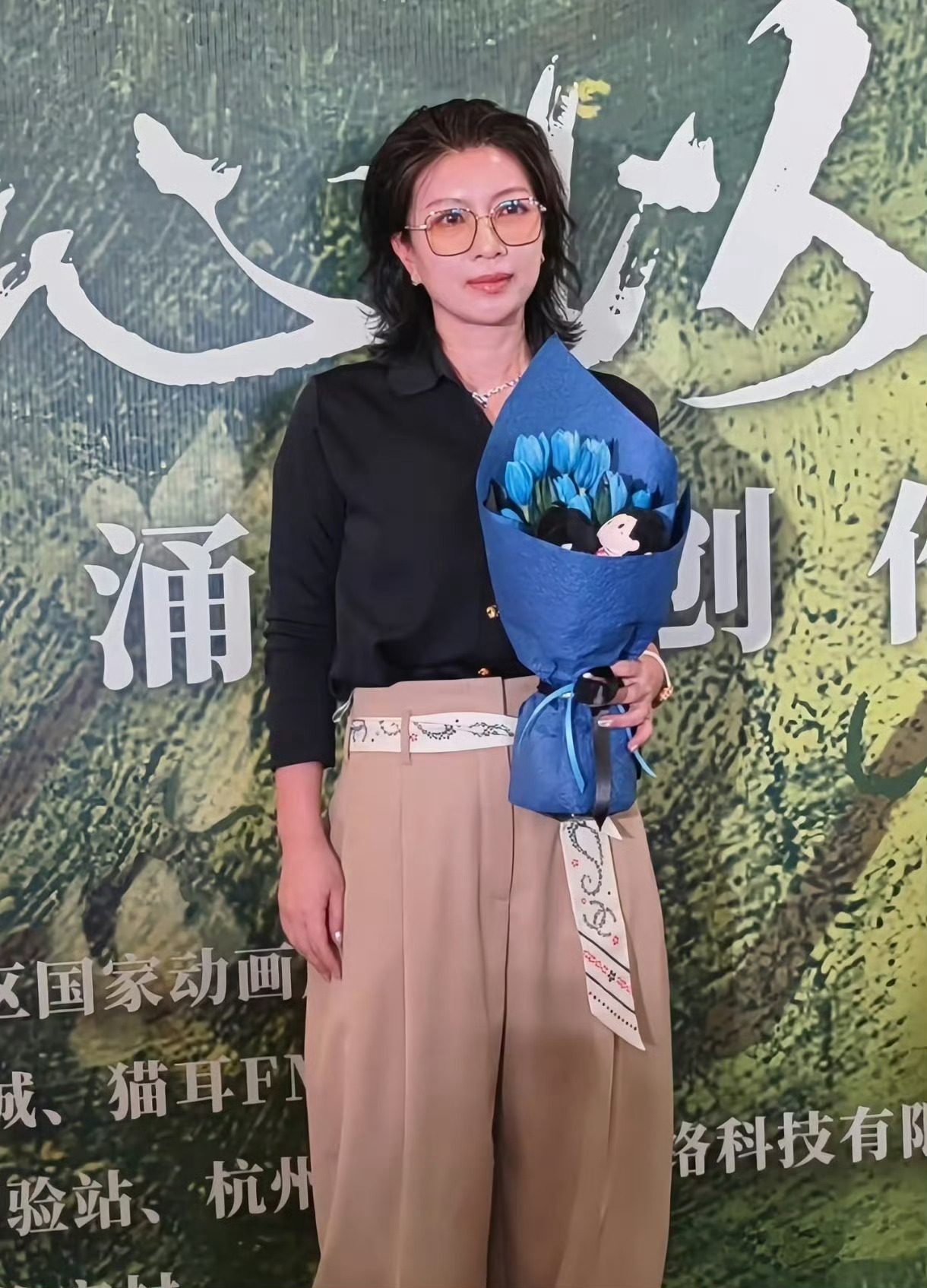 巫哲首次公开露脸YD的著名女作者们怎么都这么漂亮有气质！！rs里好几个女作者真的