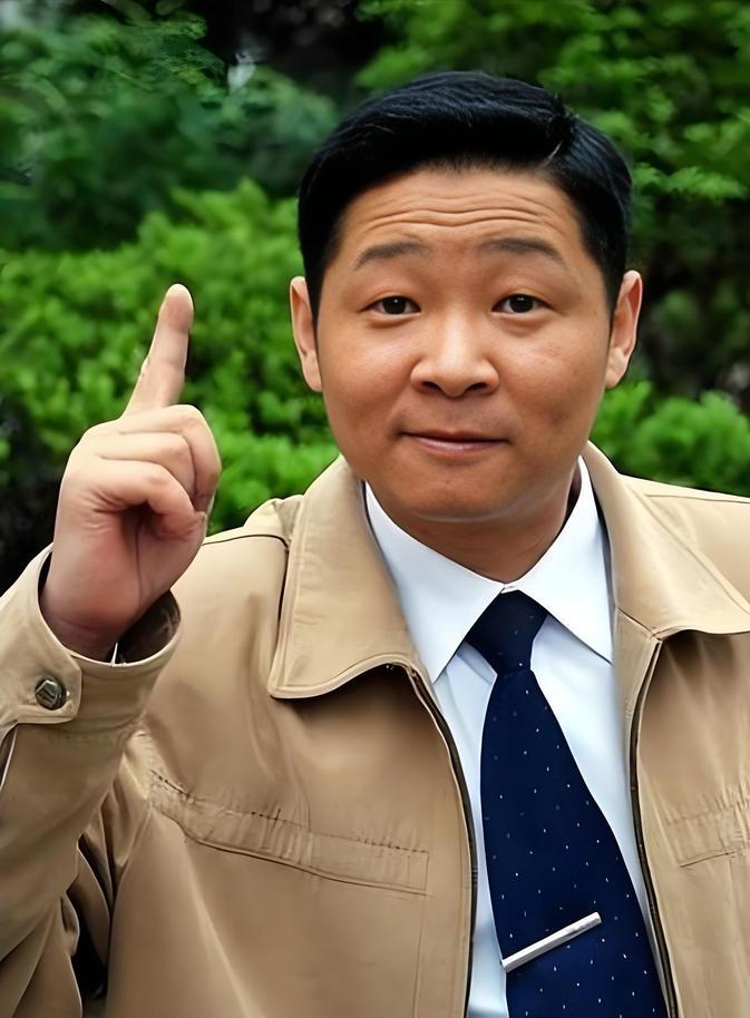 [太阳]一次，主持人问赵亮：“你以前跟张国立演戏的，现在怎么去养鸡了？”赵亮说：