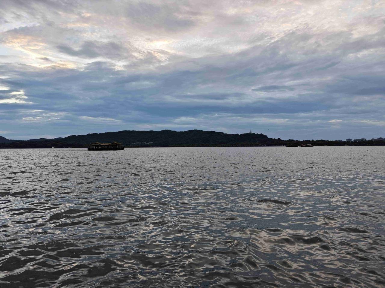 我的今日状态：😁轻松愉快
我这里的天气：🌤️多云

台风“巴威”今天就要登陆