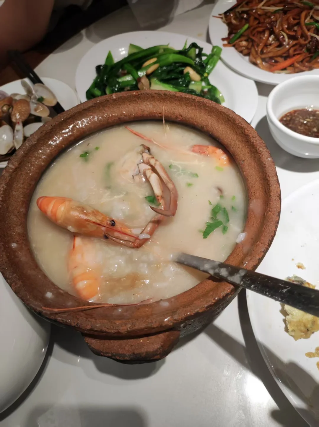 潮汕海鲜砂锅粥真的很好吃啊！