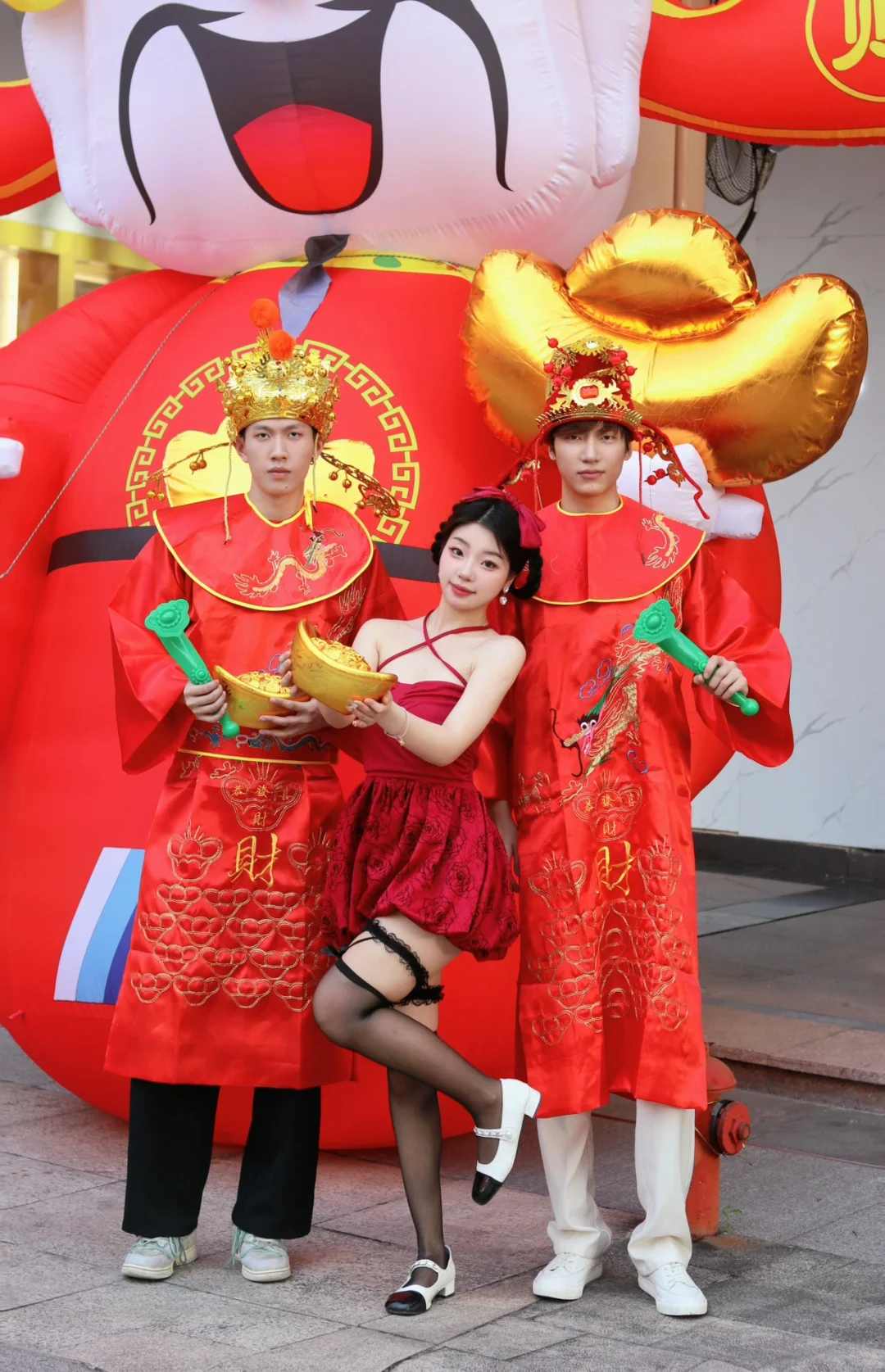 wok!谁懂丫我在长沙和财神爷合影了 🤑