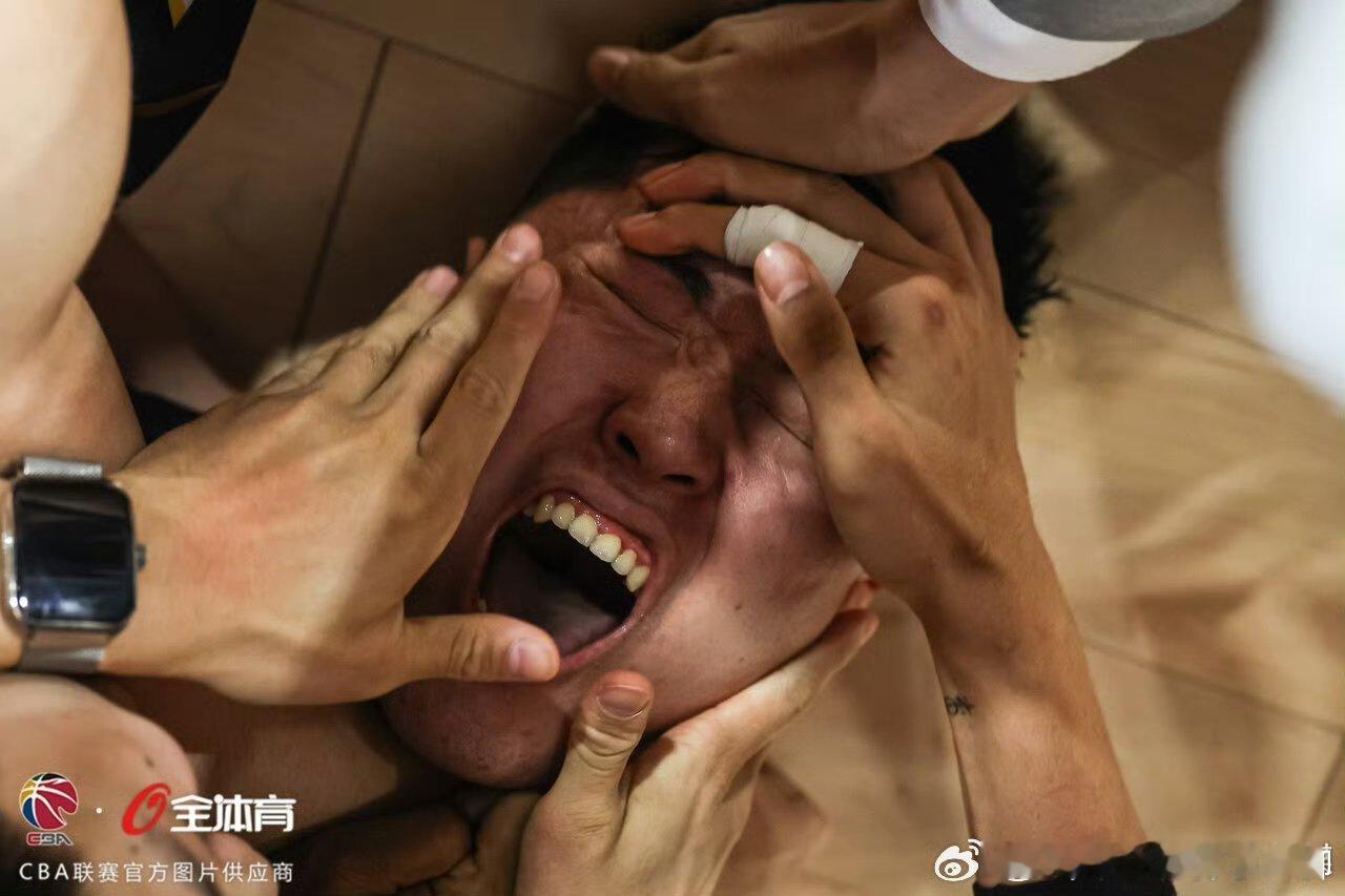 广东男篮绝杀全体育给张皓嘉拍了大白牙 
