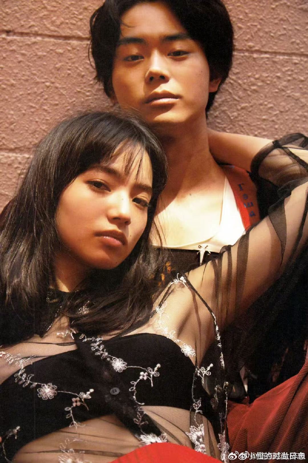 小松菜奈少和菅田将晖亲嘴吧谁被小松菜奈新造型惊艳到！短发造型和菅田将晖适配度拉满