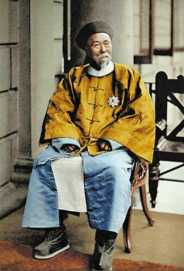 1881年，慈禧太后将17岁的贴身侍女送给71岁的左宗棠做妾，新婚之夜，左宗棠走