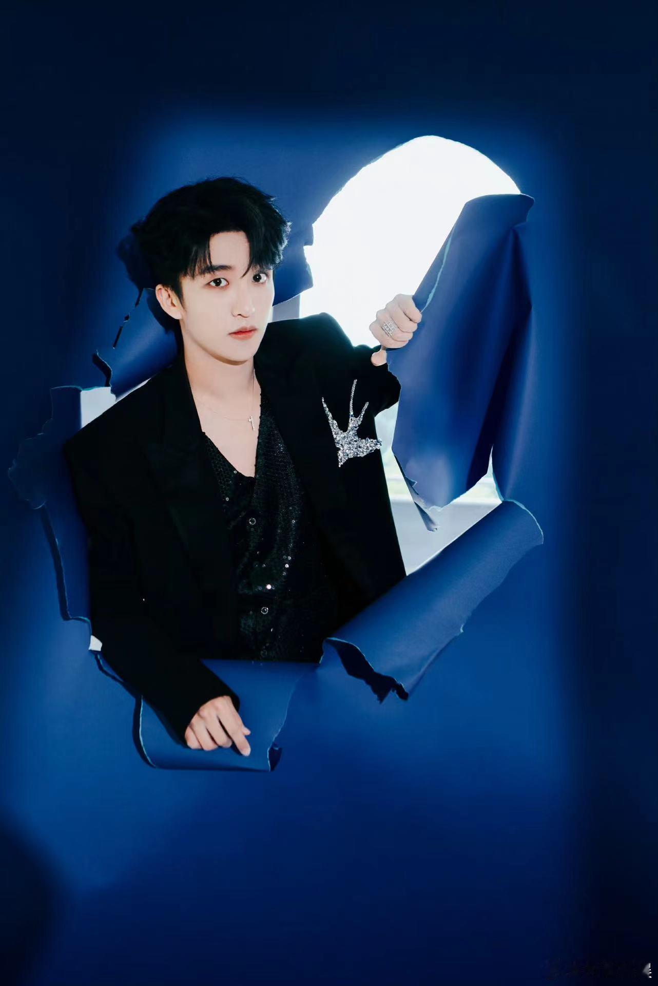 #黄子弘凡[超话]##黄子弘凡梗都是自己造的#黄子弘凡总能给我们带来欢乐了，每次