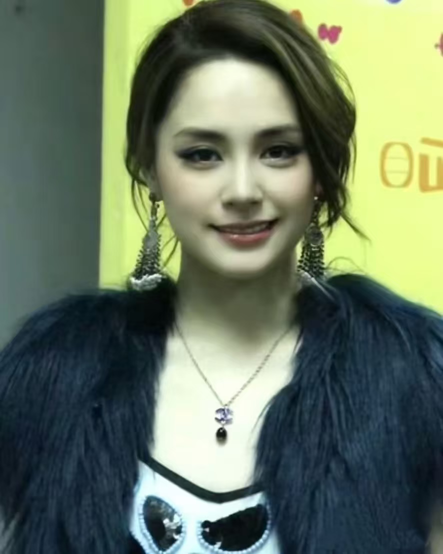 她不是混血怎么这么有混血感？！ 