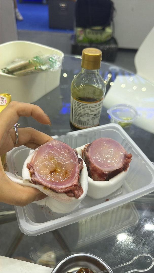 来吃鱼呀 🐟好多鱼我先吃蓝旗金枪鱼骨髓一个人吃半斤蓝旗大腹很奢侈来点酒就好啦?