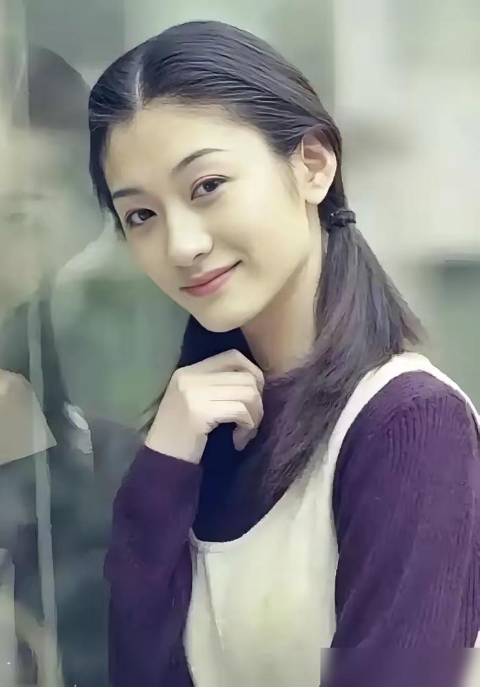 我算明白为啥都说千万别跟李小冉合影了，她根本就不是个人类色阶。
你去看乘风的直