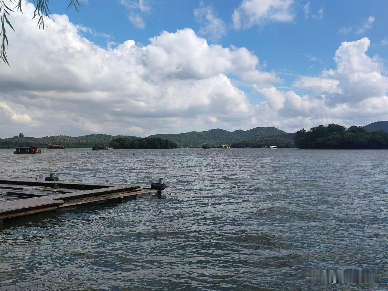 男女成事靠撮合，夫妻败事靠挑拨

《水浒传》我看了很多遍，年少时看的是打打杀杀的