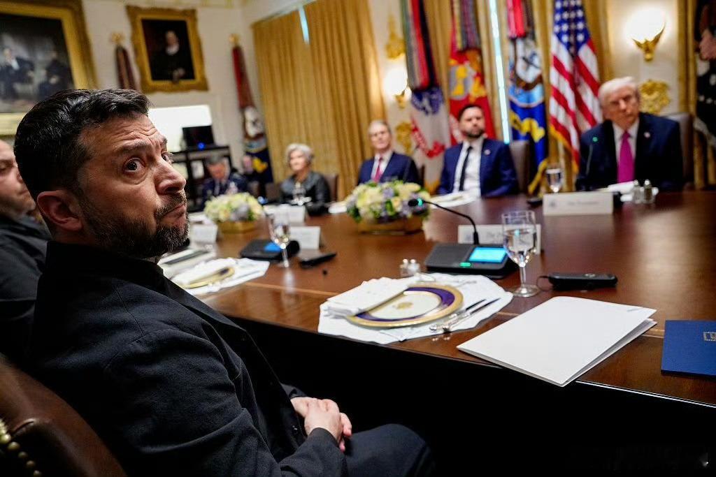 俄乌冲突 【特朗普火力全开】我在这个办公室里跟泽连斯基说，他手里没牌可打。当时还