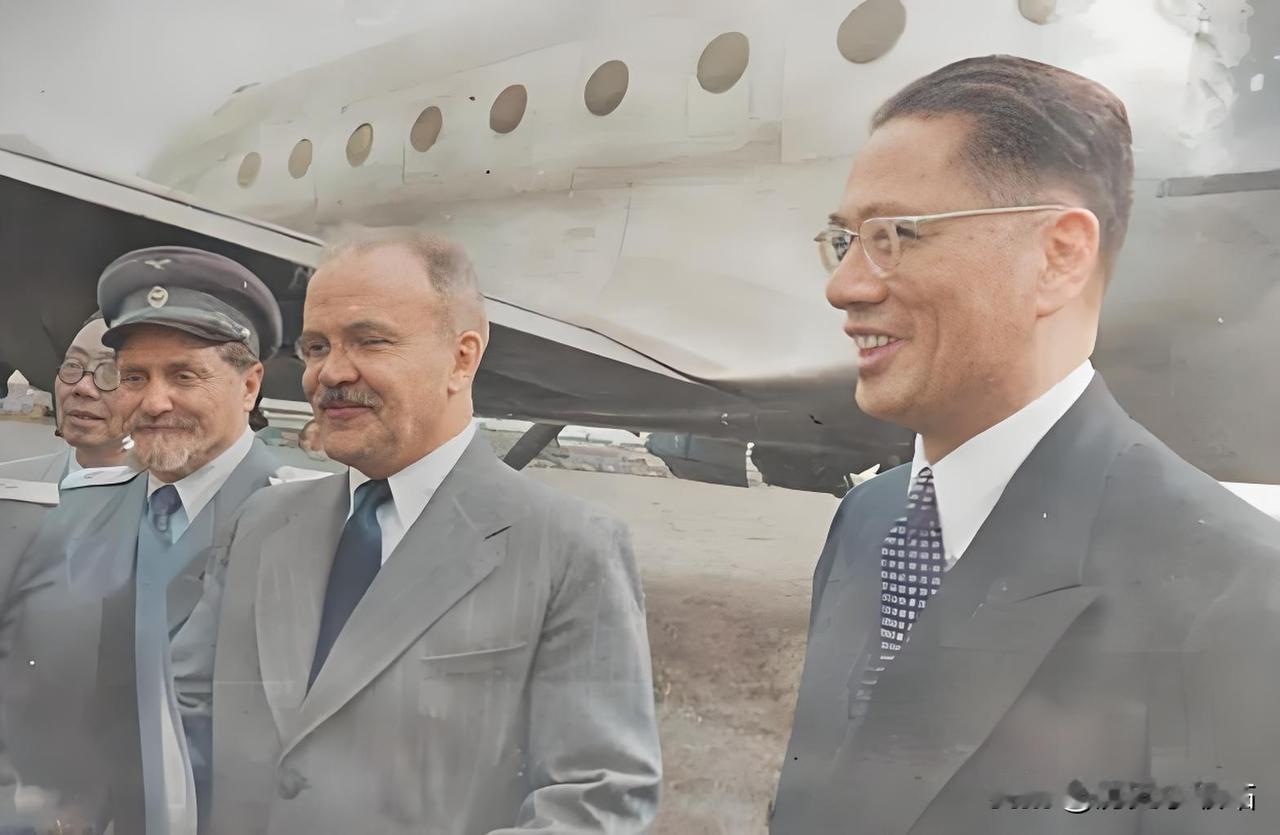 1945年，正值第二次世界大战结束的关键时刻，国民政府的外交部长宋子文踏上了前往