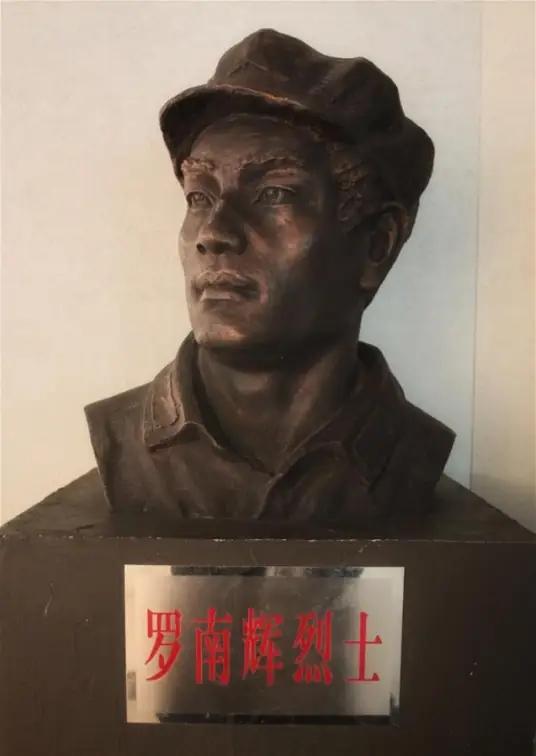 1930年，红军军委书记罗南辉被捕，敌人还没有用刑，他自己就先招了 ，为了试探他