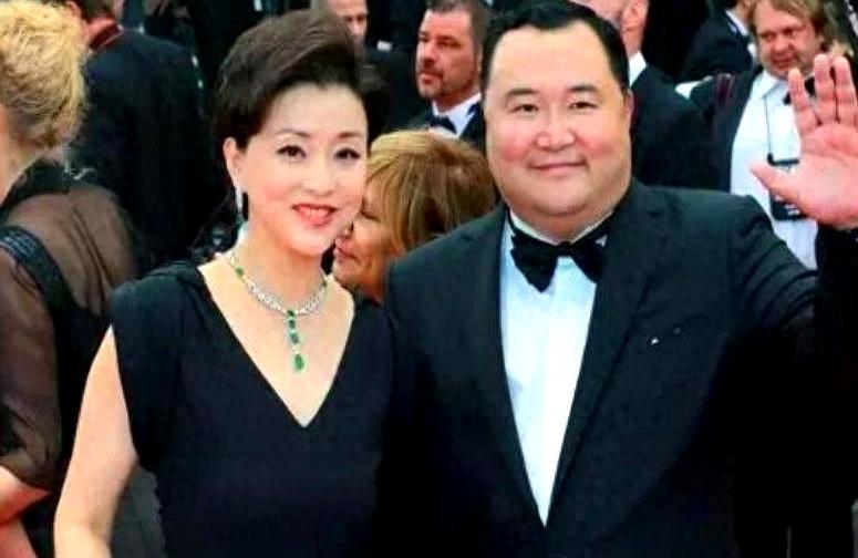 1994年，纽约港那艘游艇上，吴征对26岁的杨澜抛出一句很重的话，像把人一下子推