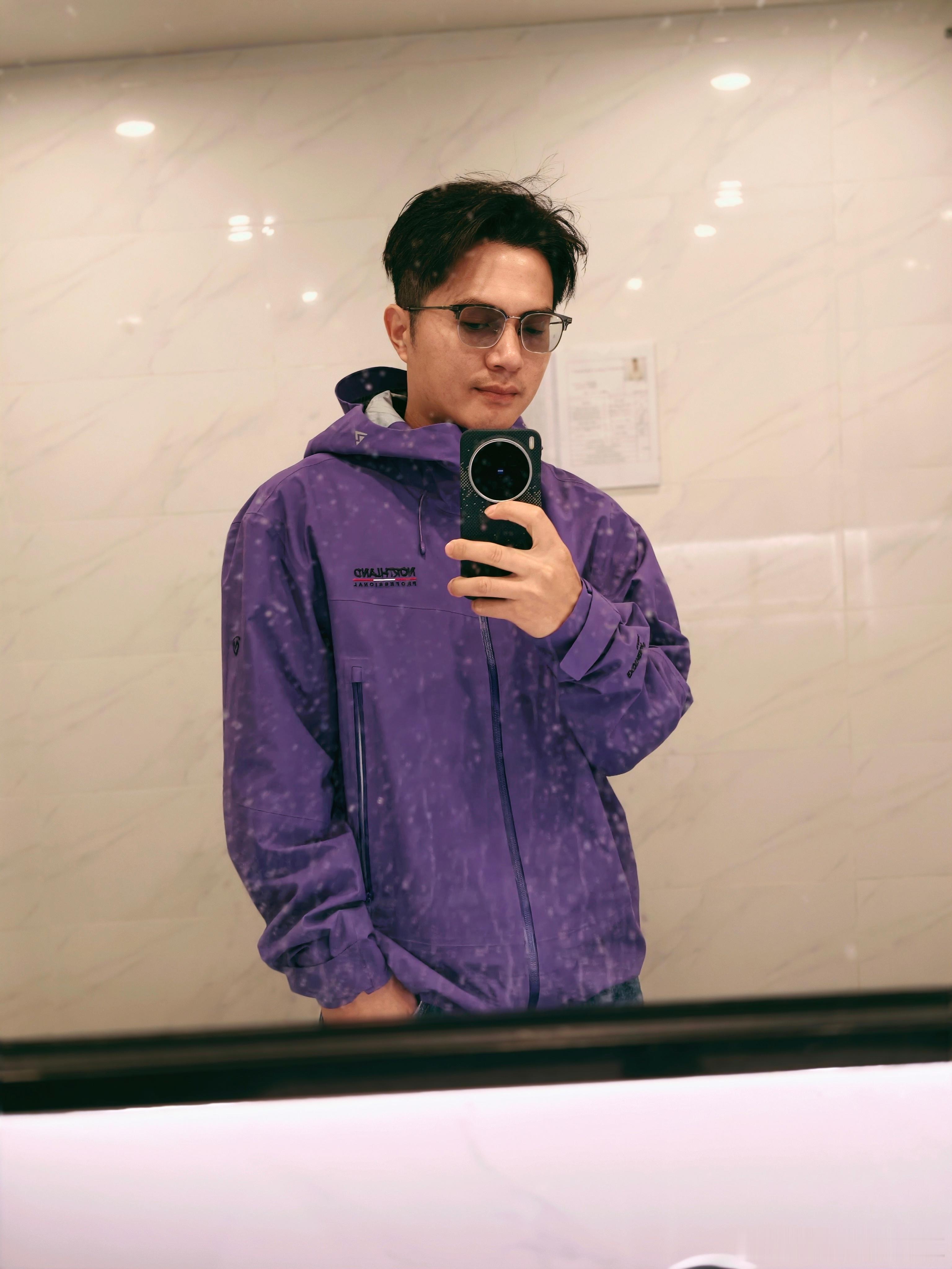 早！各位除了镜子有点脏，其他没毛病吧