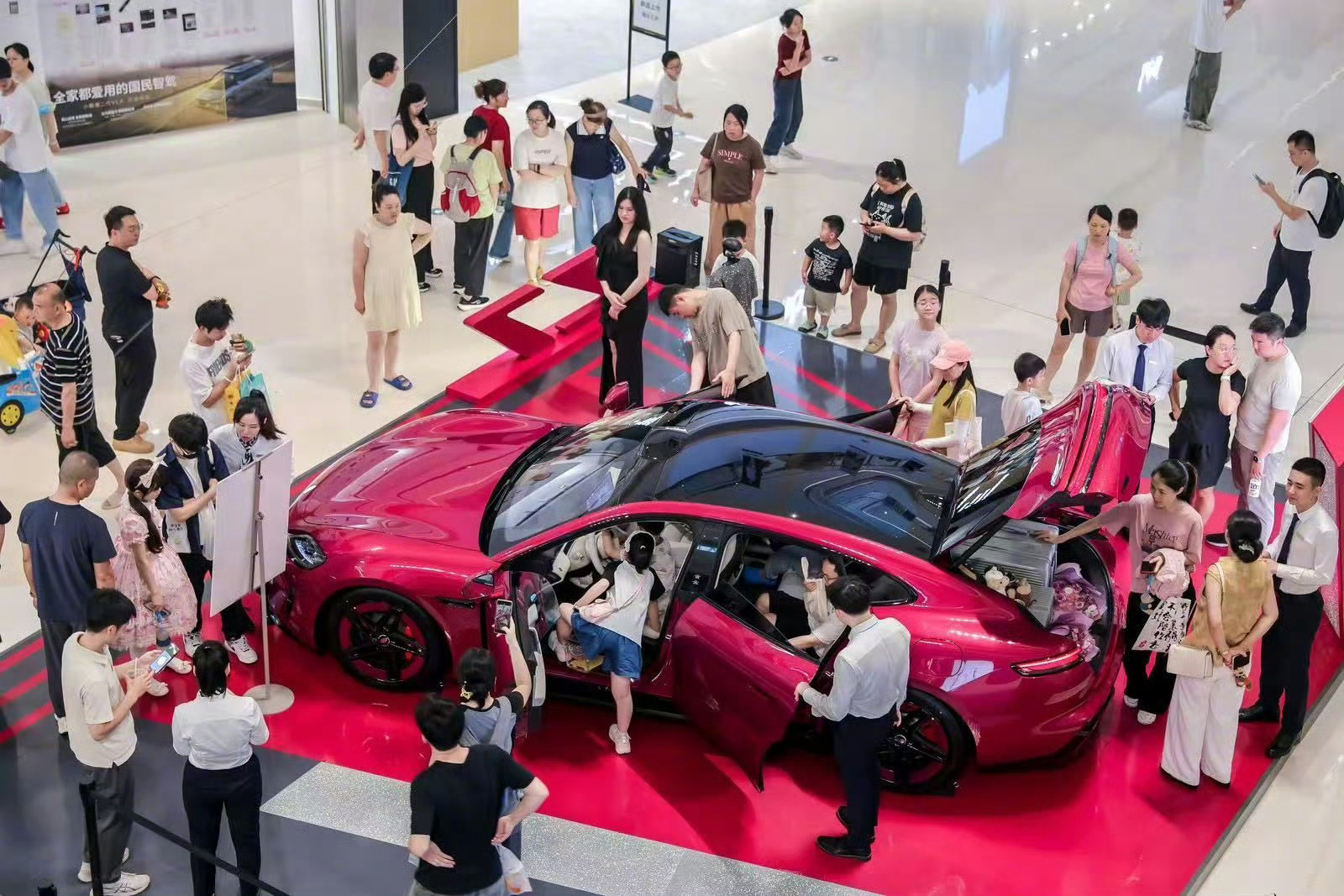 五一尚界门店客流爆棚去车展也是发现来看尚界Z7/Z7T女性用户好多，颜值到底是正