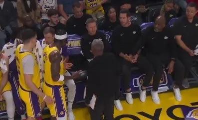 范德彪要造反啊！
 
湖人主场对阵雷霆的比赛，半场就被打崩，47-65落后18分