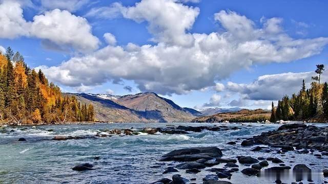 #今夏阿勒泰这些绝美风光全都不要钱#最近气温持续走高，阿勒泰地区解锁避暑新模式，