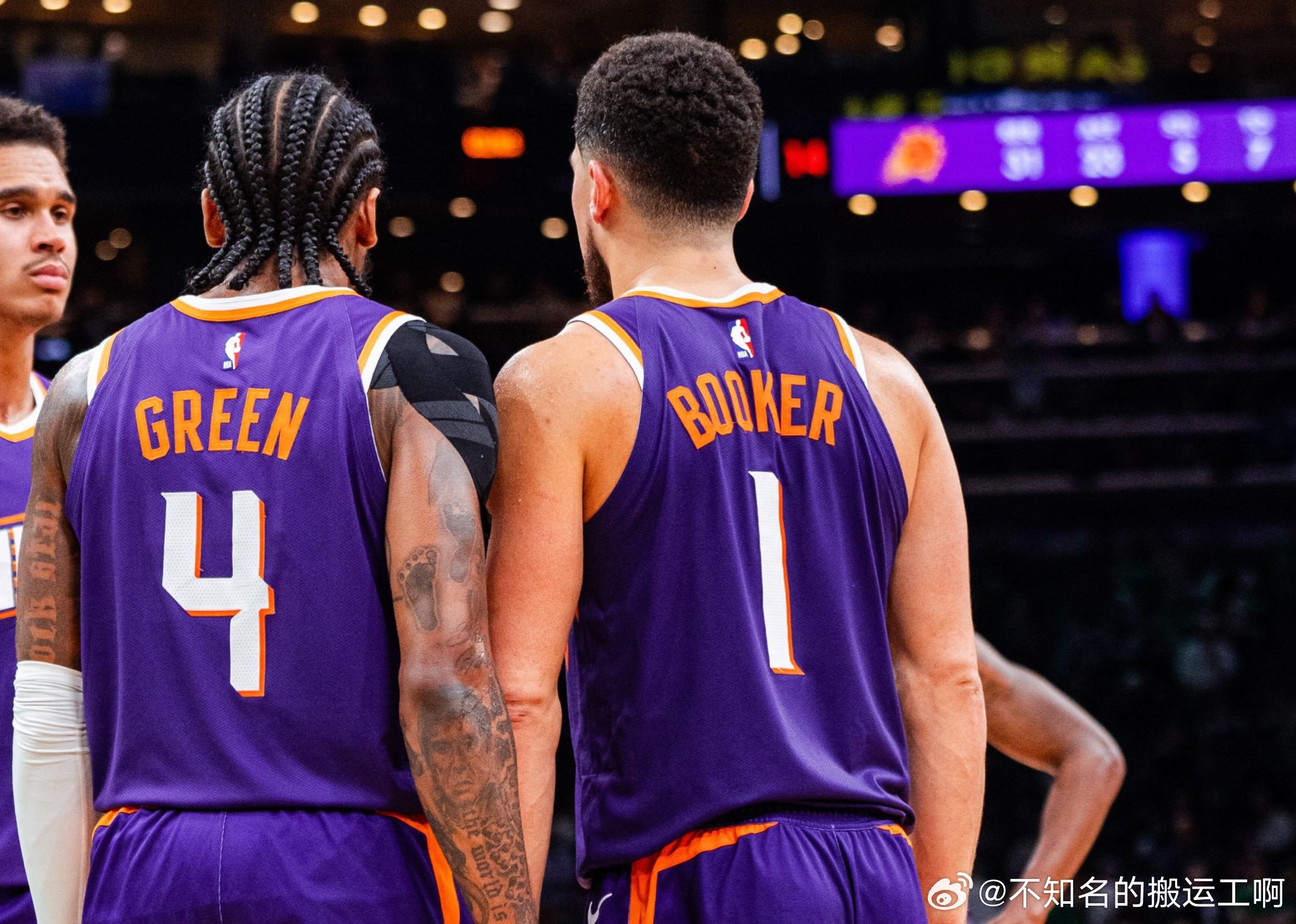 菲尼克斯太阳  两组有趣的数据：在德文·布克（Devin Booker）身边（搭