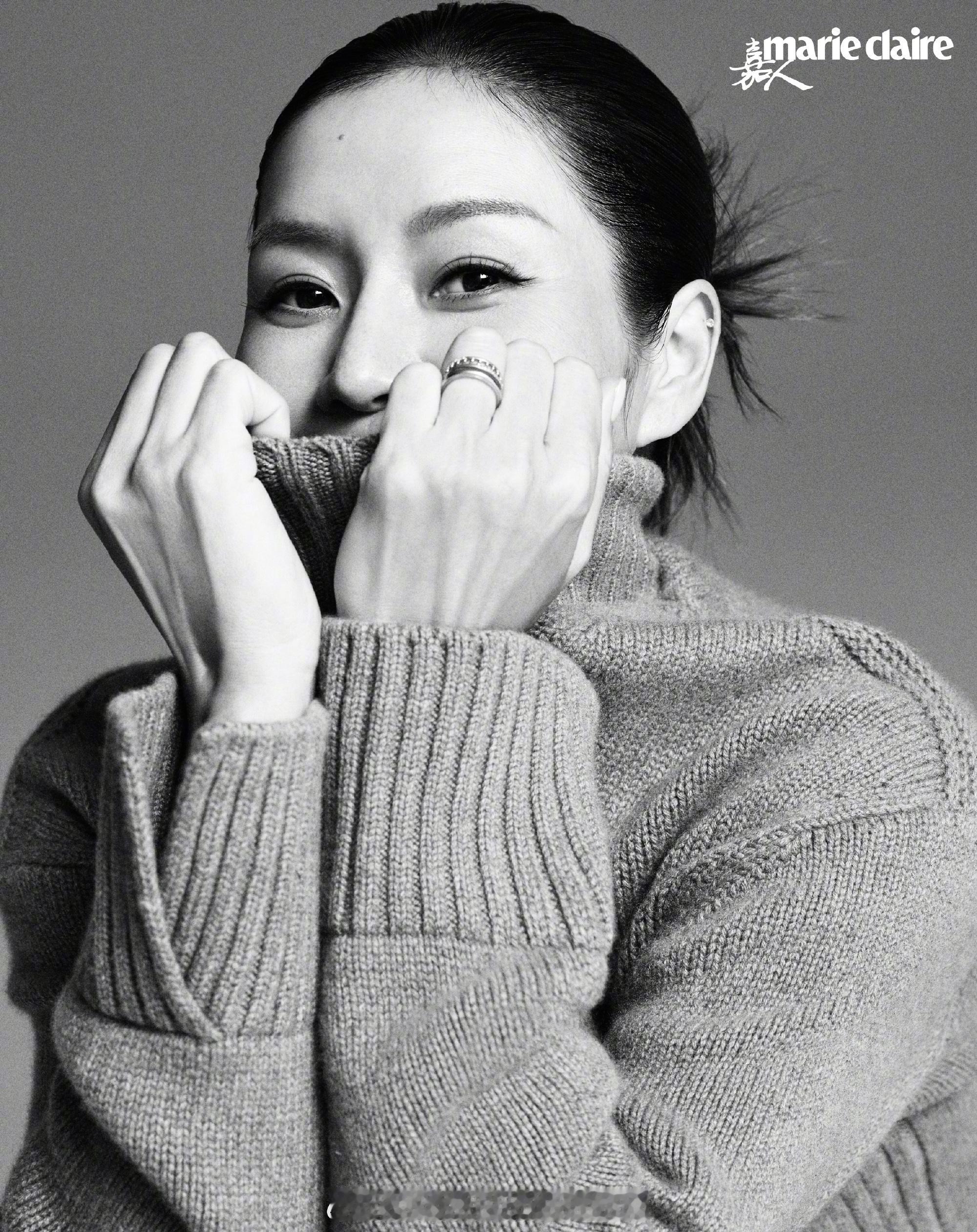 李娜姜山嘉人二月刊封面《嘉人》二月刊封面上，李娜与姜山并肩而坐，腕间同款劳力士，