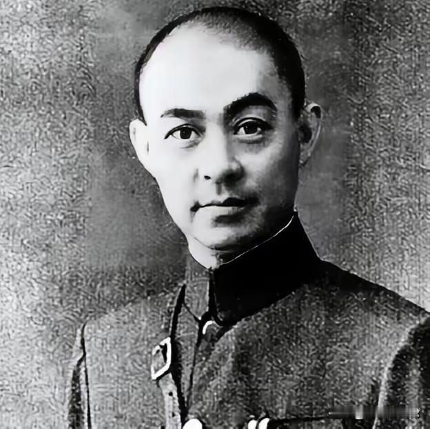 1933年长城抗战，士兵拼死扛回鬼子神秘木箱，张自忠打开：重赏8000大洋
 