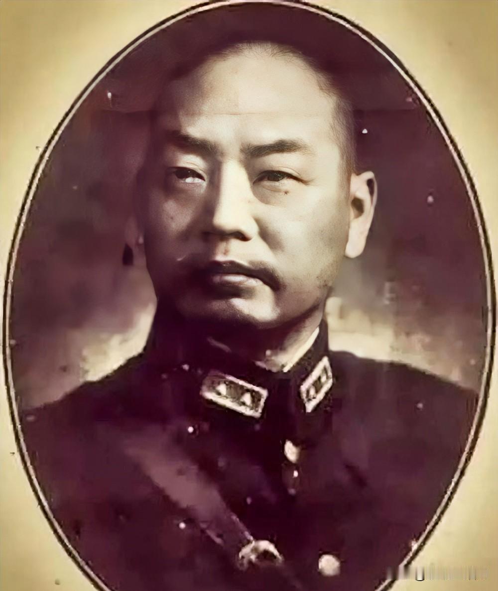 郝鹏举朝秦暮楚，是中国军阀中著名的反复无常的人。

郝鹏举早年得冯玉祥赏识，被保