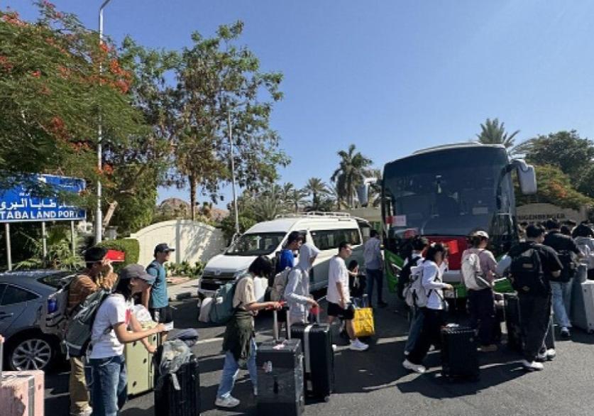 至少有 11 个国家正在从以色列快速撤离本国公民，包括中国、印度、俄罗斯、美国、