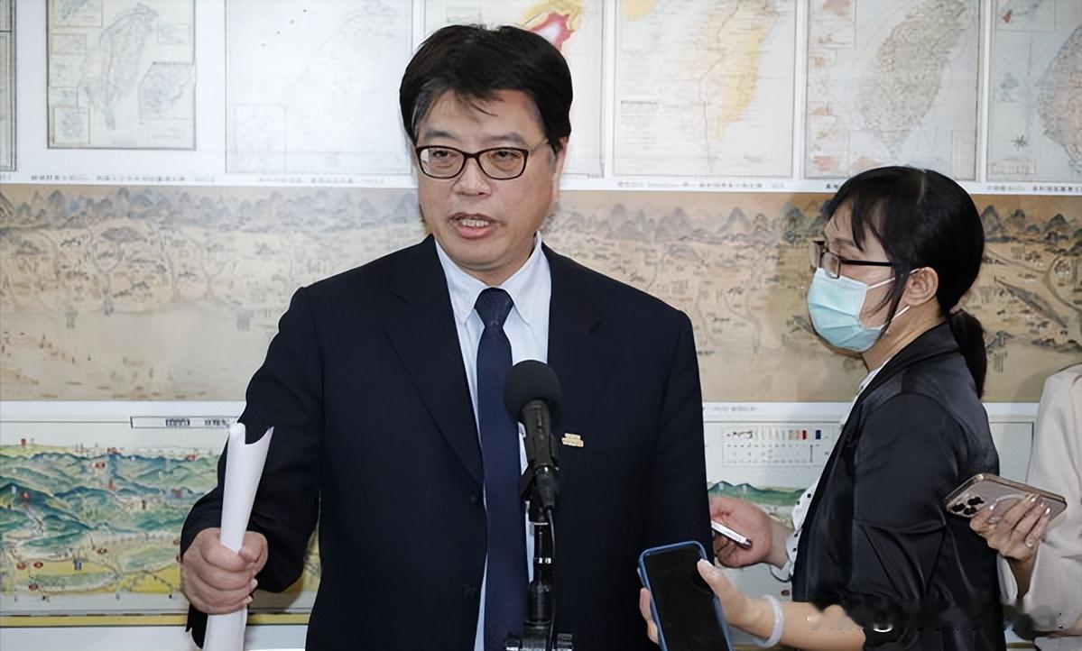 “法办”饶庆铃！

台岛陆委会主委邱垂正声称，台东县长饶庆铃涉违“两岸条例”，将