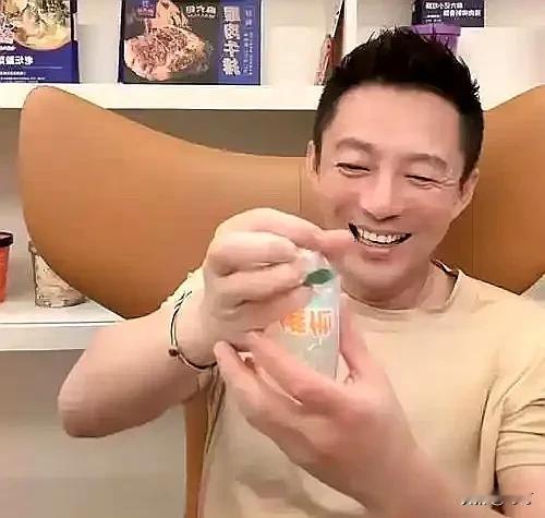 汪小菲司机威廉结婚了！

威廉选择上海度蜜月，足见汪小菲直播的影响力。上海本就繁