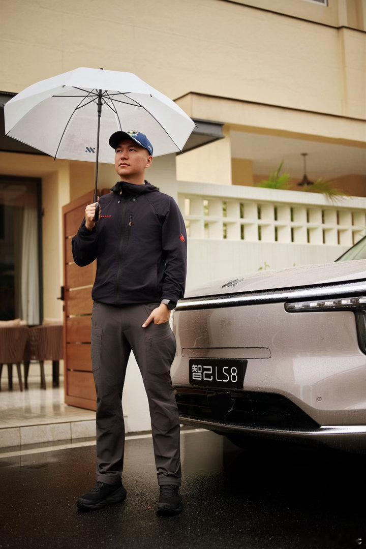 蹭了两张照片…智己LS8将于4月16日上市