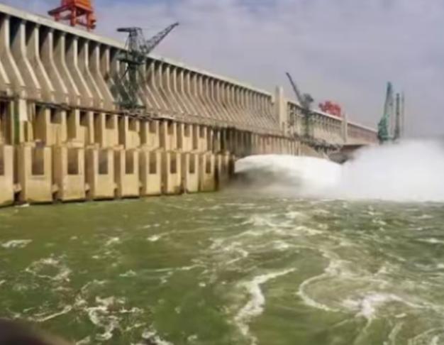 为什么美国不敢炸我们的三峡大坝？
就这么说话吧，如果只是小打小闹，那么我们与美国