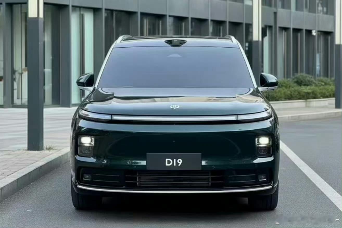 零跑d19大家看外观，和L9有没有很像？D19给了大饼轮毂，够帅吗？零跑汽车首位