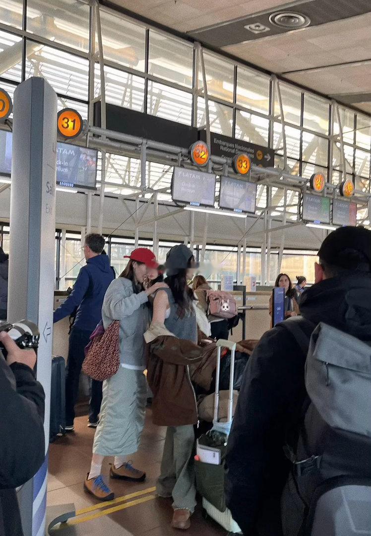 跪求宋茜出穿搭教程，是我走在路上会目送100米的帅美穿搭 ​​​