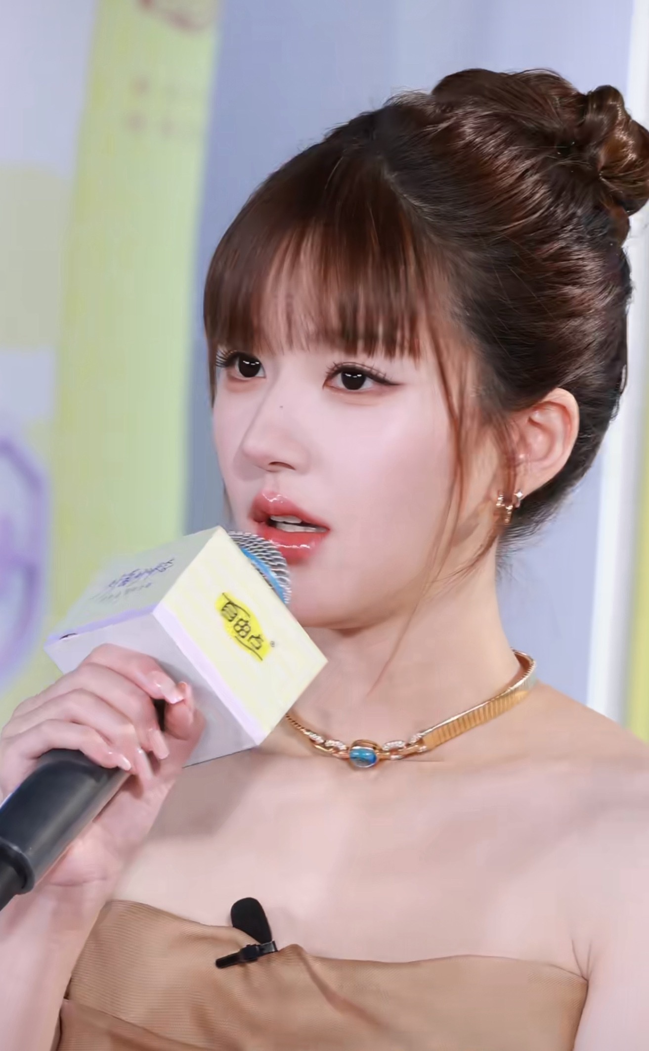 露思今天妆也是自己化的吗…真被她练出来了，啥风格都能手拿把掐了