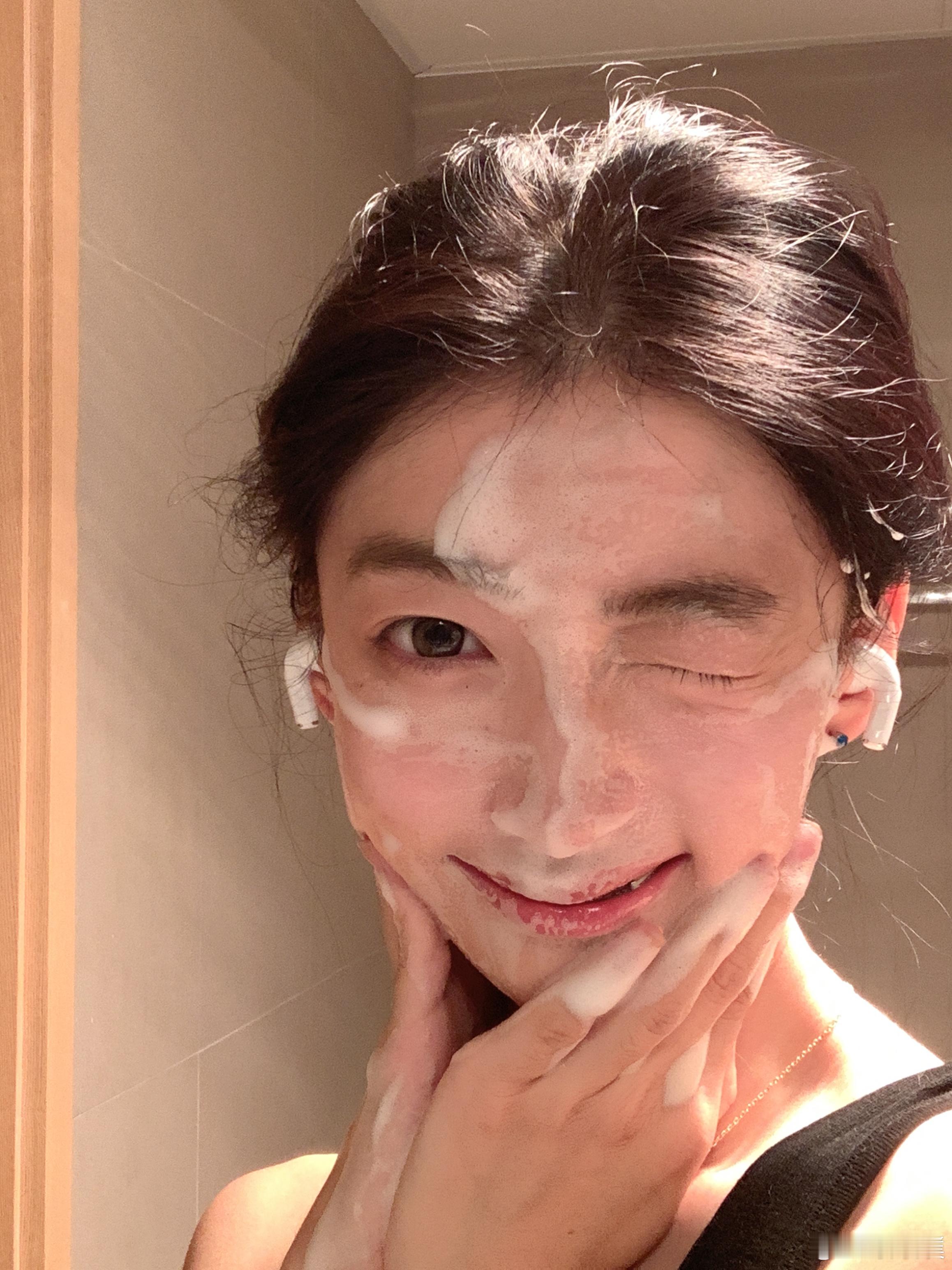 晚安🧴🫧#晚安曲##我的美妆生活# ​​​