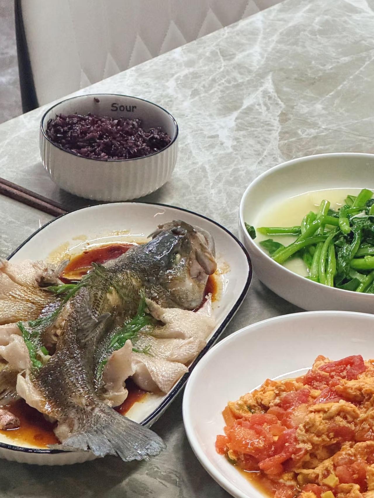 《晒一张美食照片》人间烟火气，最抚凡人心，好好吃饭，就是好好生活。