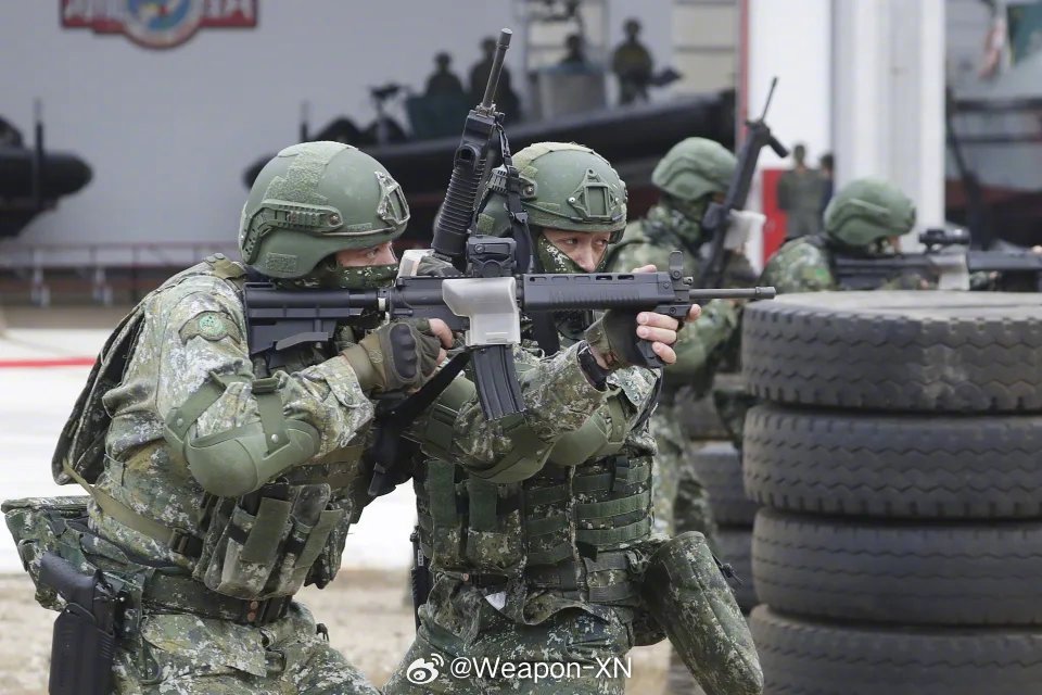 #兵器影像[超话]# 台伪军这个步枪抛壳口装的是弹壳收集器？还是导向器？ ​​​