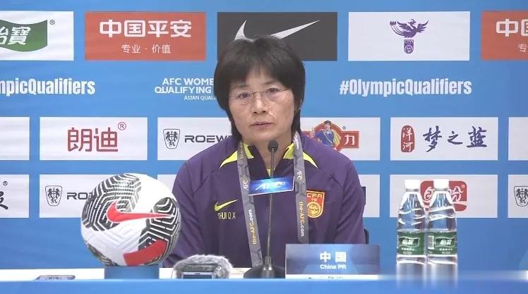中国女足1-1韩国女足，无缘巴黎奥运会，在这里3问水庆霞

1.为什么让王珊珊一