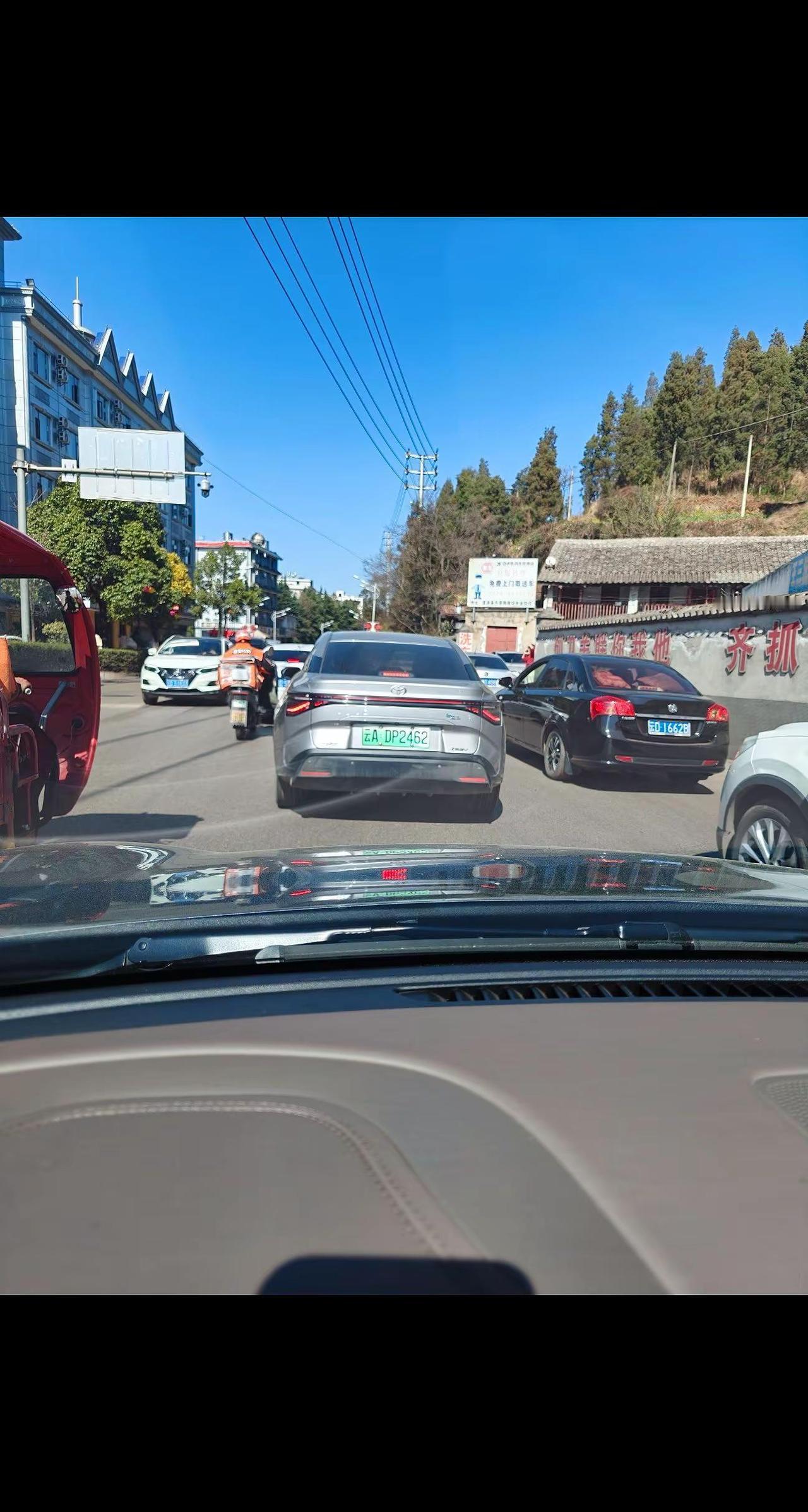 肚子饿的，就让拉煤气的先走吧