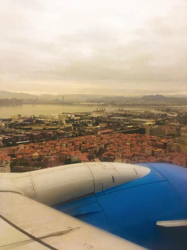 机场竞逐战里，好多城市的机场建设都有了新进展。“十五五”规划要提升几大湾区机场群