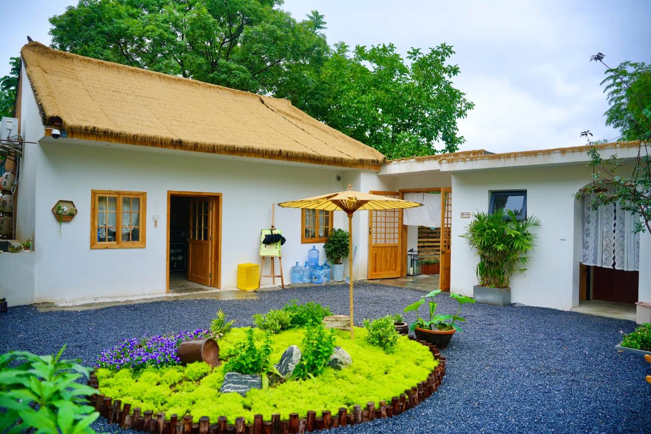 背靠秦岭山的这个茶馆好美！又一家适合喝茶遛娃放松的小茶馆，不用进秦岭山里，就在往