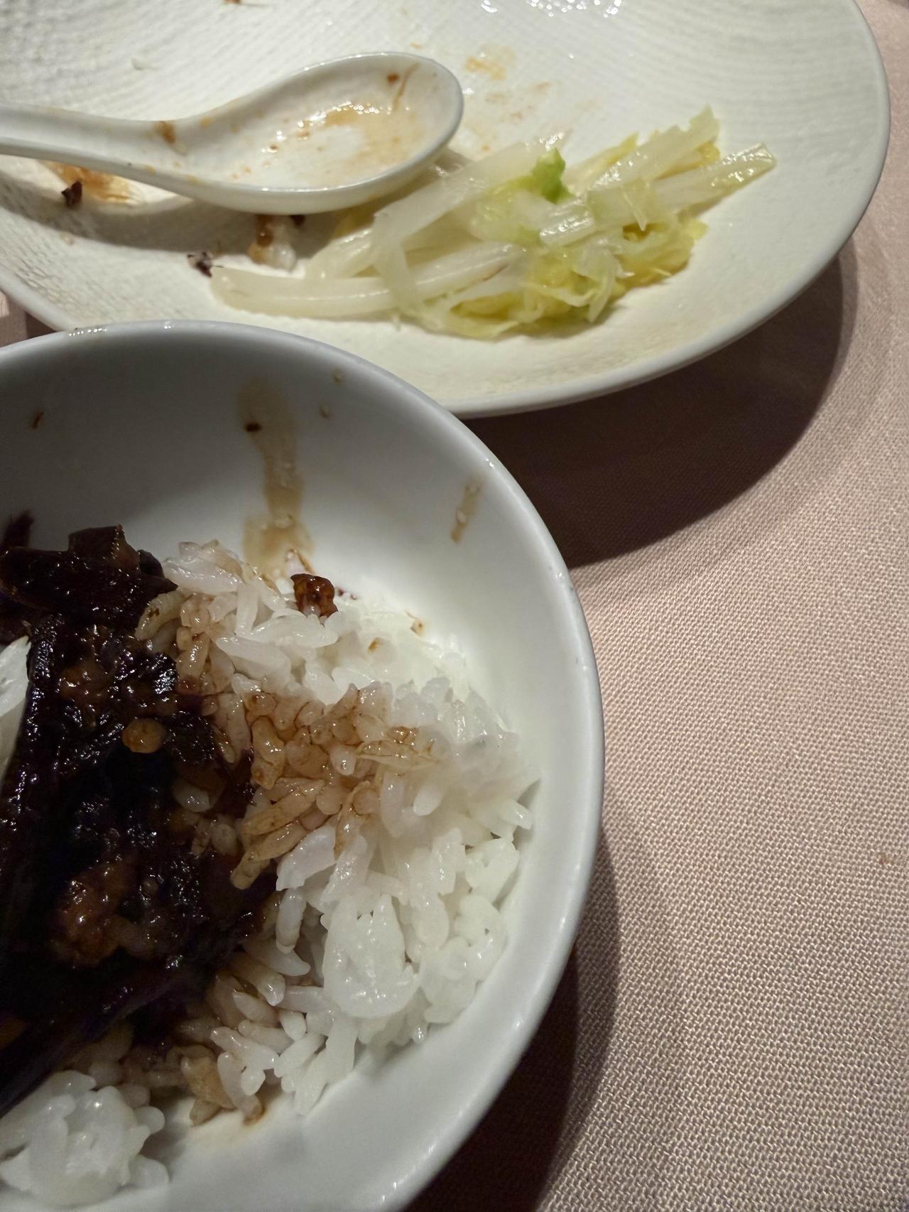 饭局，水煮白菜
哈哈哈哈[捂脸]
吃不吃啊，有甲醛吗？
加了甲醛，是不是更贵啊！