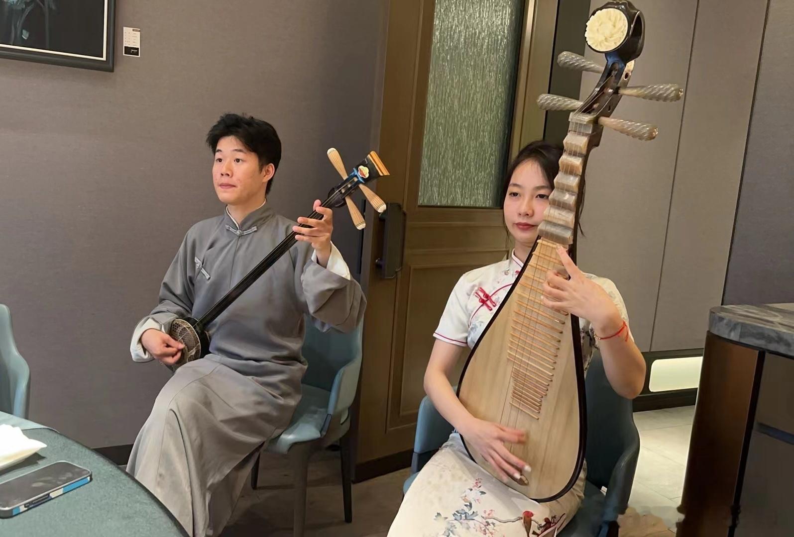 一首  枫桥夜泊  听懂了，我已中年 ​​​