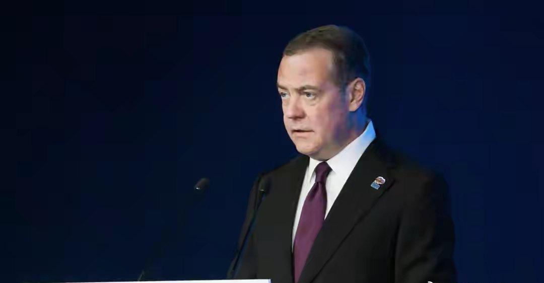 梅德韦杰夫：美国向所有国家表明，他只保护以色列，不保护其他人！
来源于X原推特