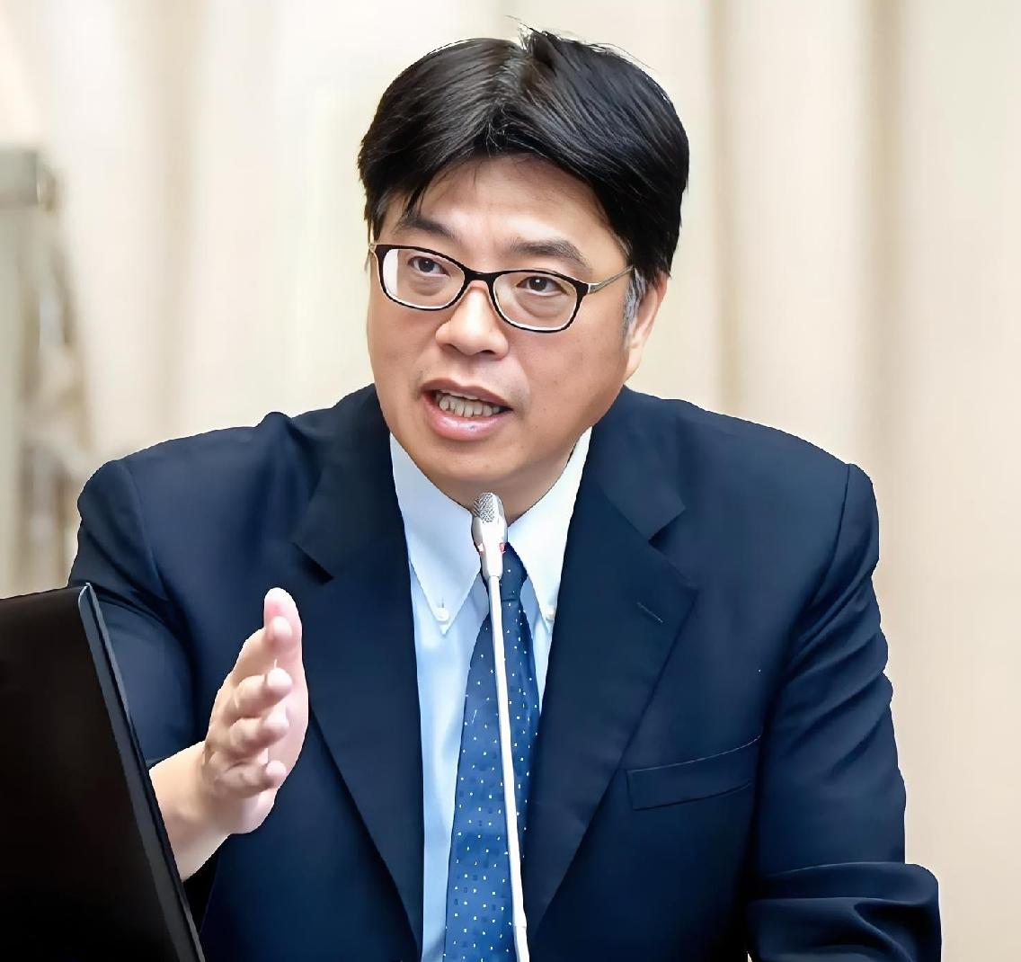 简直荒谬至极、滑稽可笑——“台独”分子邱垂正又在如此造谣抹黑我们

今天（10 