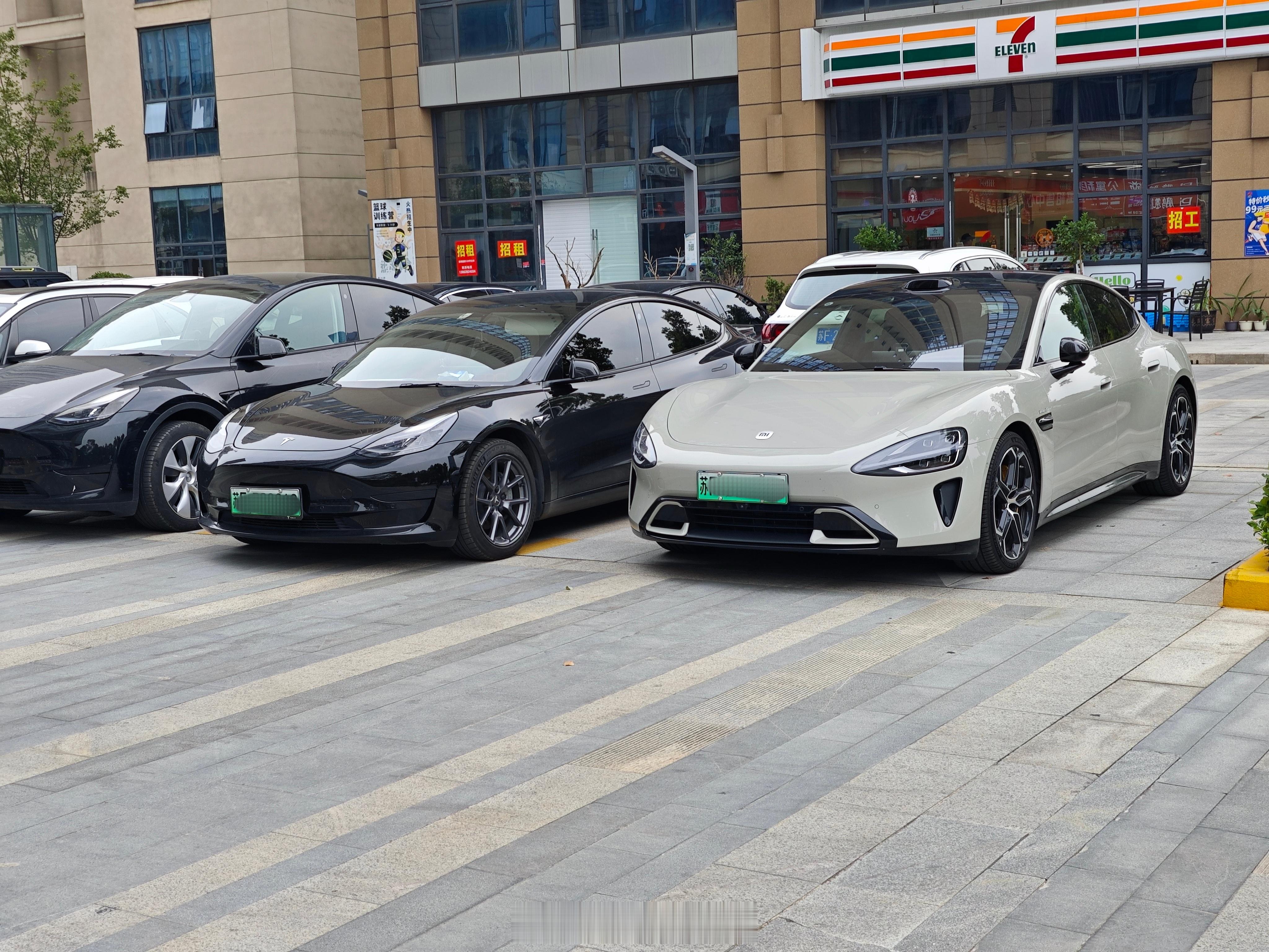 不考虑价钱，特斯拉Model 3和小米SU7，你选择哪一辆？ ​​​
